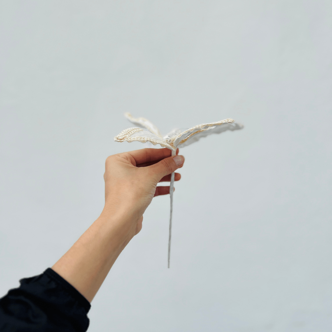 Galho Natalino Borboleta Aveludado Off White 17cm