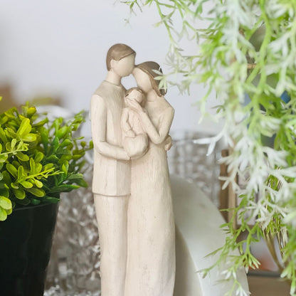 Figura Decorativa Casal Com Bebe - 25cm