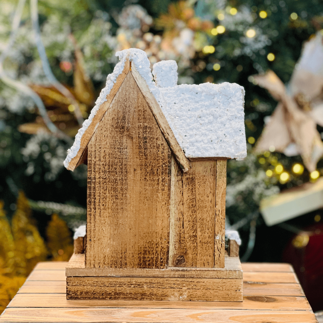 Casinha Com Led Natural Nevada de Madeira 27x19cm - Pilha