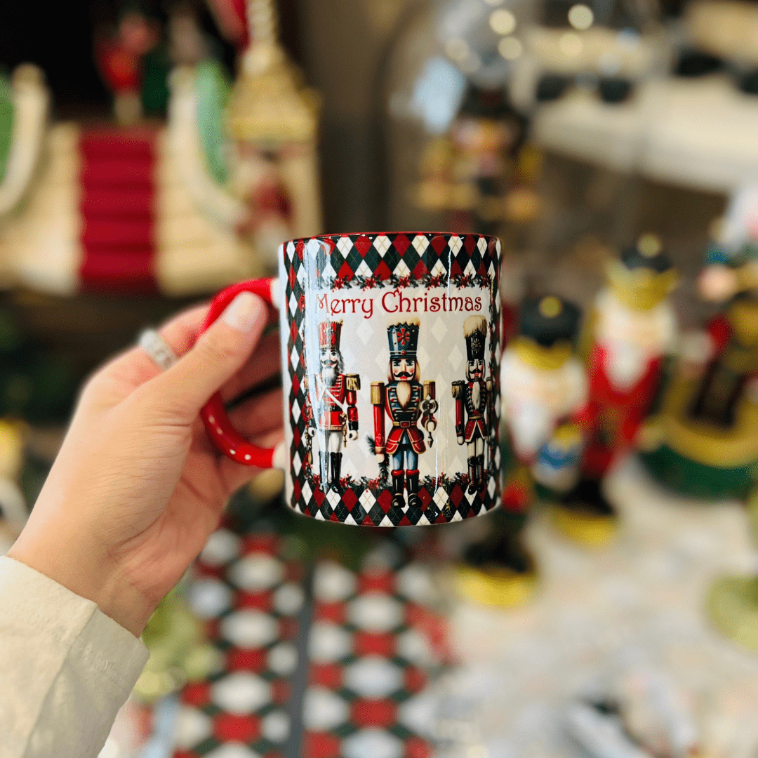 Caneca Natalina de Porcelana Quebra Nozes 300ml