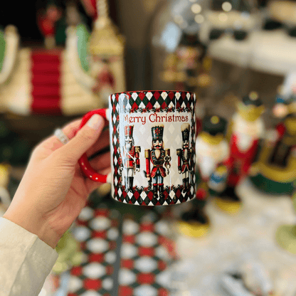 Caneca Natalina de Porcelana Quebra Nozes 300ml