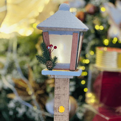 Poste de Madeira Natural Nevado Com Led 52cm - Pilha