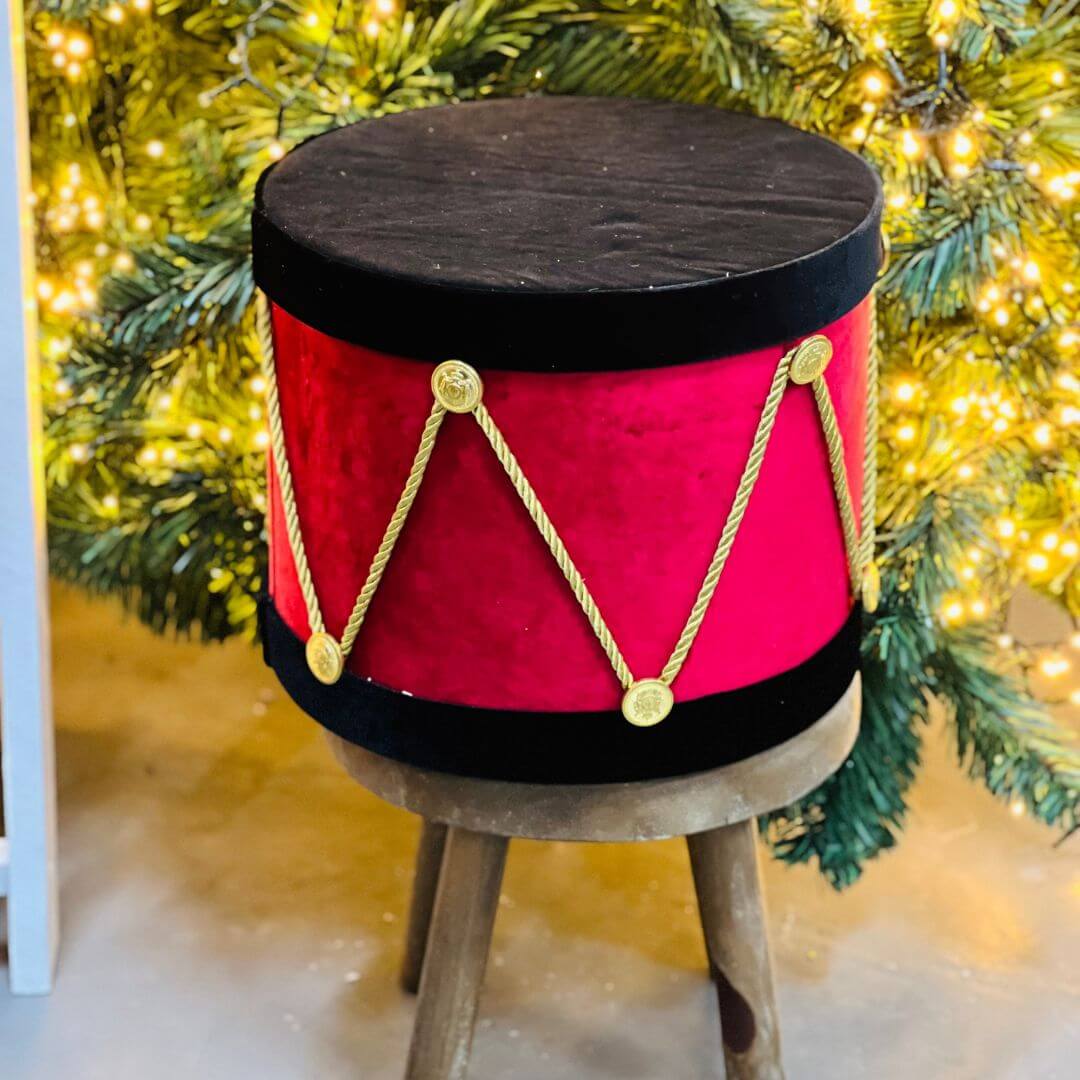 Tambor de Veludo Vermelho com Acabamento Dourado – 25cm