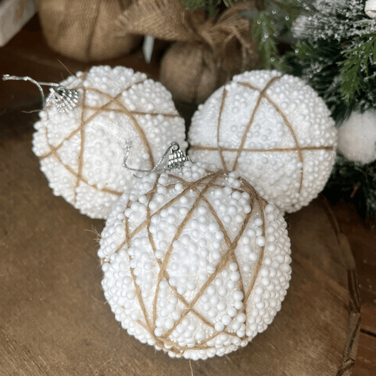 Caixa com 3 Bolas de Natal Decorada Branca Nevada Com Sisal 10cm
