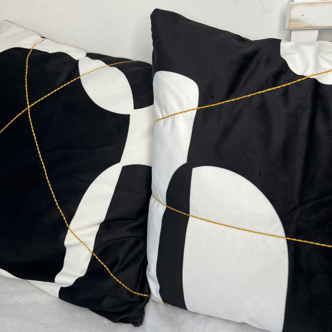 Capa De Almofada Veludo Luxor Preto e Branco Com Bordado Simples 43x43cm
