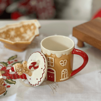 Caneca Natalina Gingerbread Com Tampa de Cerâmica 17cm