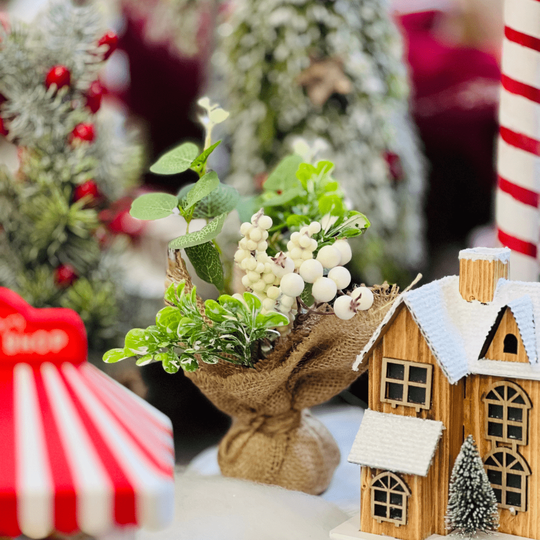 Mini Árvore Natalina Berries Brancas 25cm