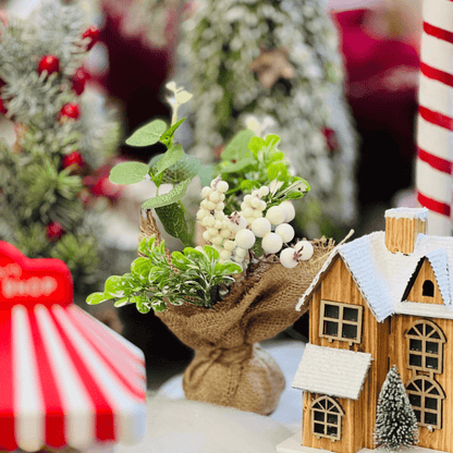 Mini Árvore Natalina Berries Brancas 25cm