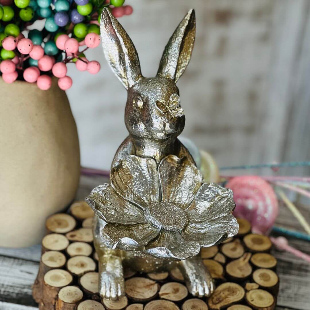 Coelho Decoração Com Flor - 25cm