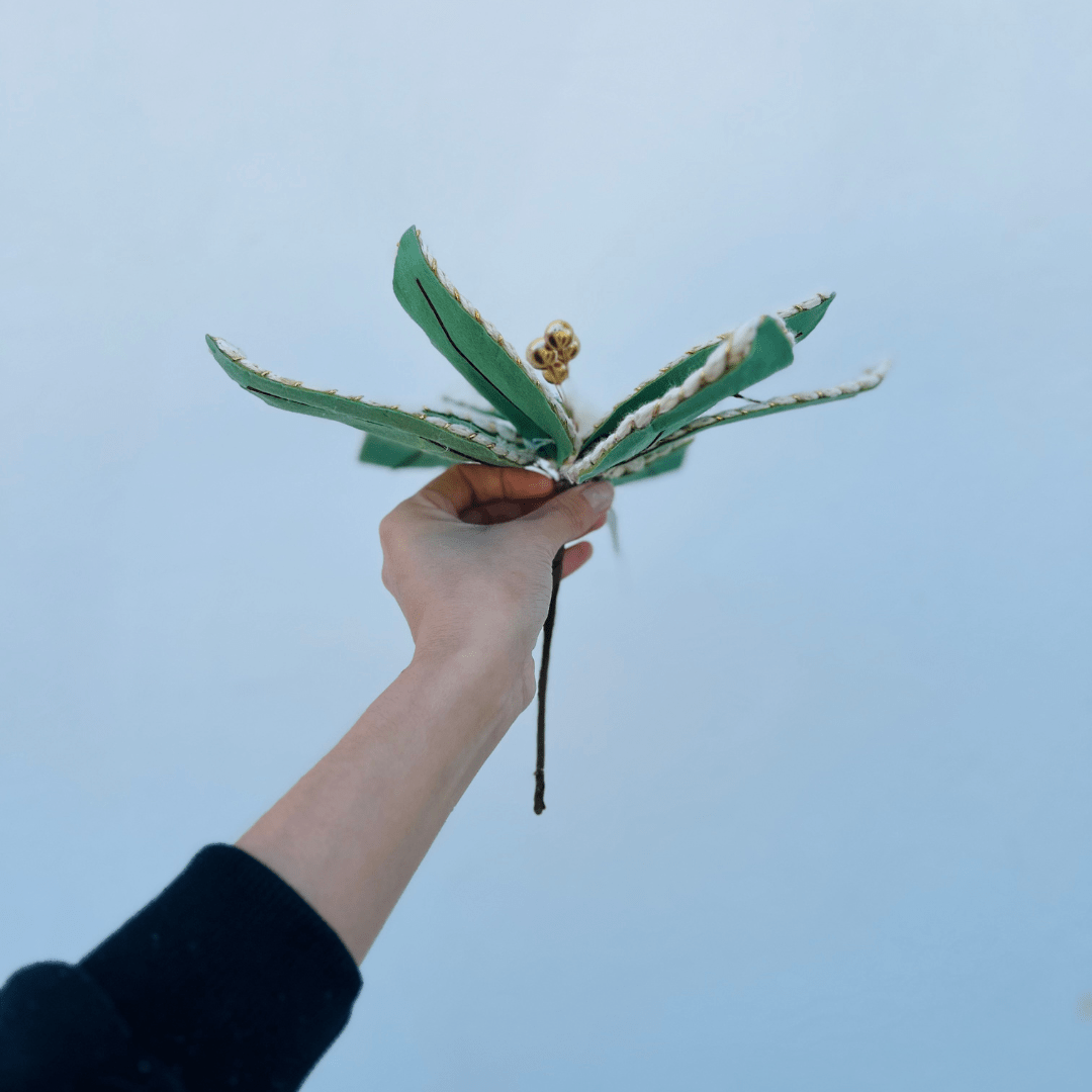Flor Natalina Bico de Papagaio Aveludado Verde 30x19cm