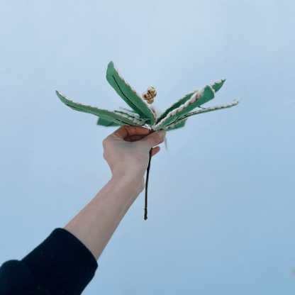 Flor Natalina Bico de Papagaio Aveludado Verde 30x19cm