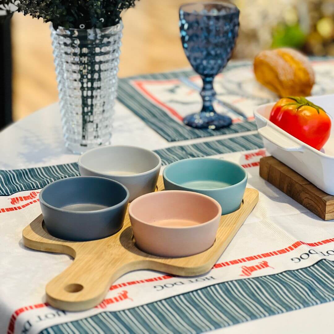 Conjunto Petisqueira Com Bandeja de Bambu e Quatro Potes - 21cmx32
