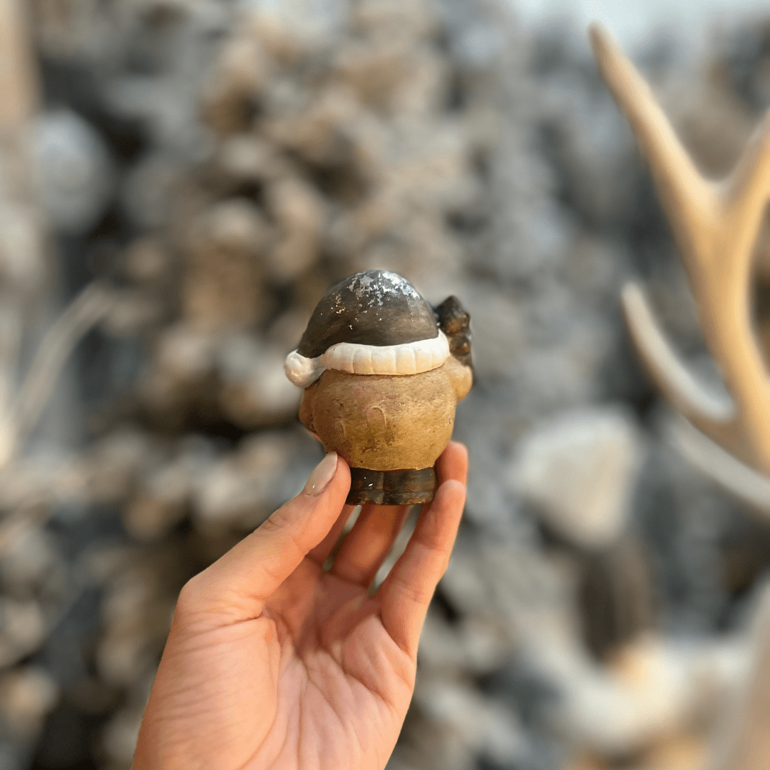 Mini Papai Noel Verde de Cerâmica 8cm