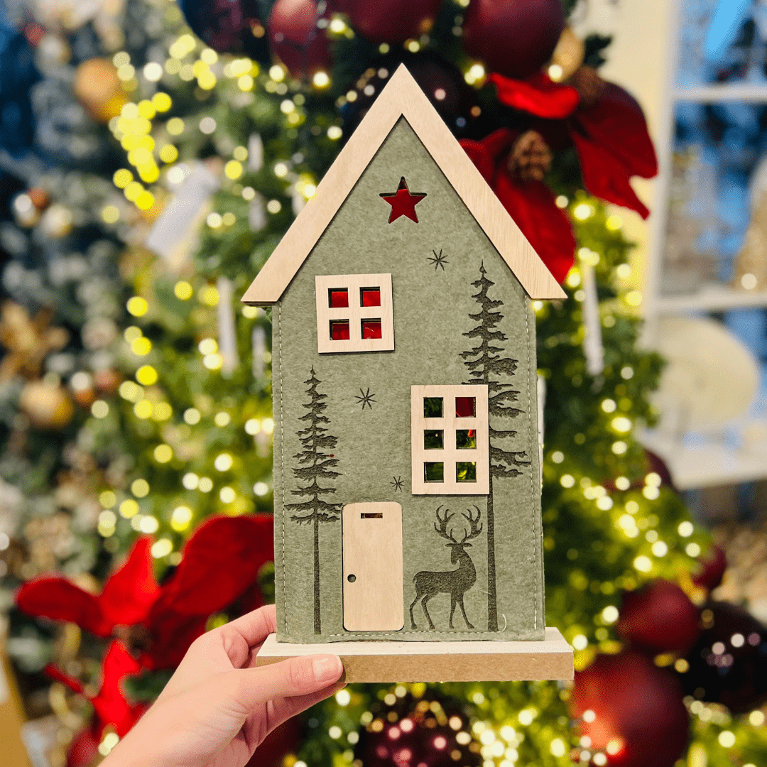 Casa Natalina Alce de Feltro e Mdf Verde 19,5x35,5cm - Handmade