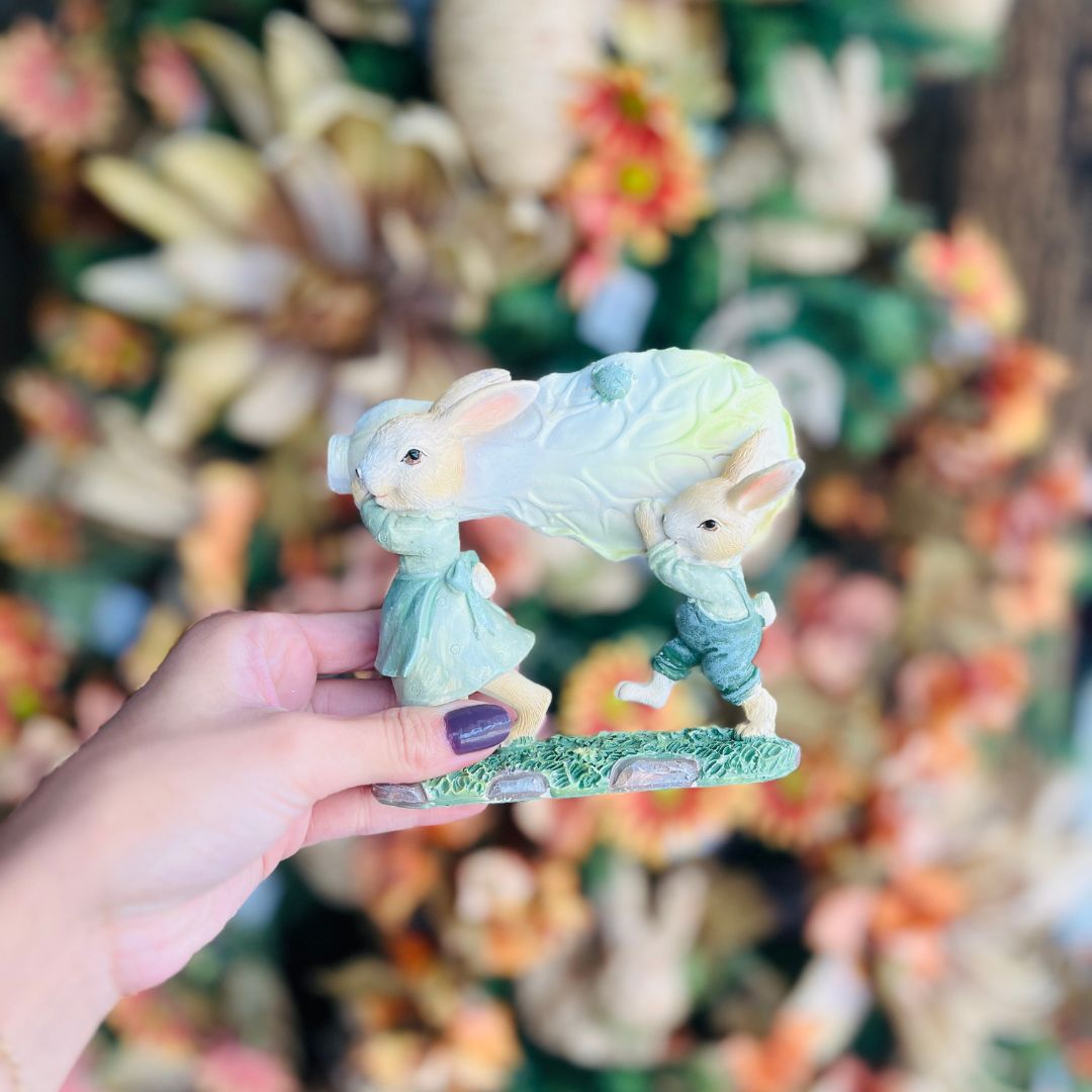 Coelho Decorativo com Repolho de Resina 15cm