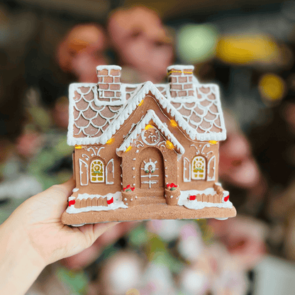 Casa Gingerbread Marrom Com Led de Resina 17x10x16cm