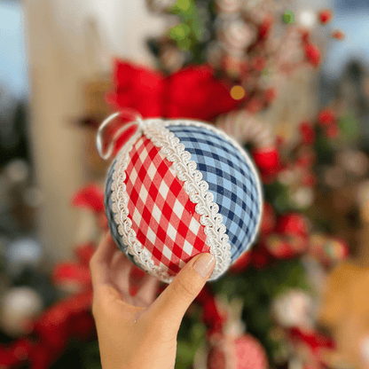 Bola Natalina Xadrez Azul e Vermelho 15cm - 1un