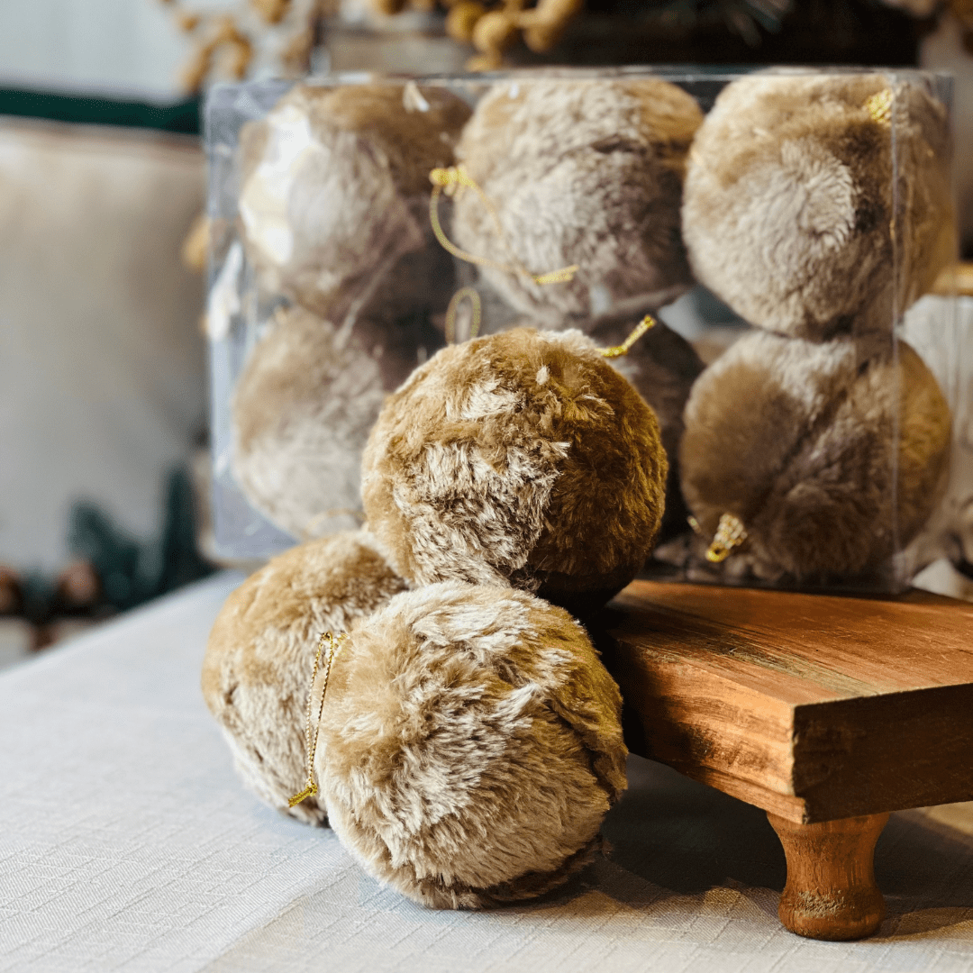Jogo Com 6 Bolas Natalinas de Pelucia Marrom 8cm