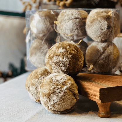 Jogo Com 6 Bolas Natalinas de Pelucia Marrom 8cm