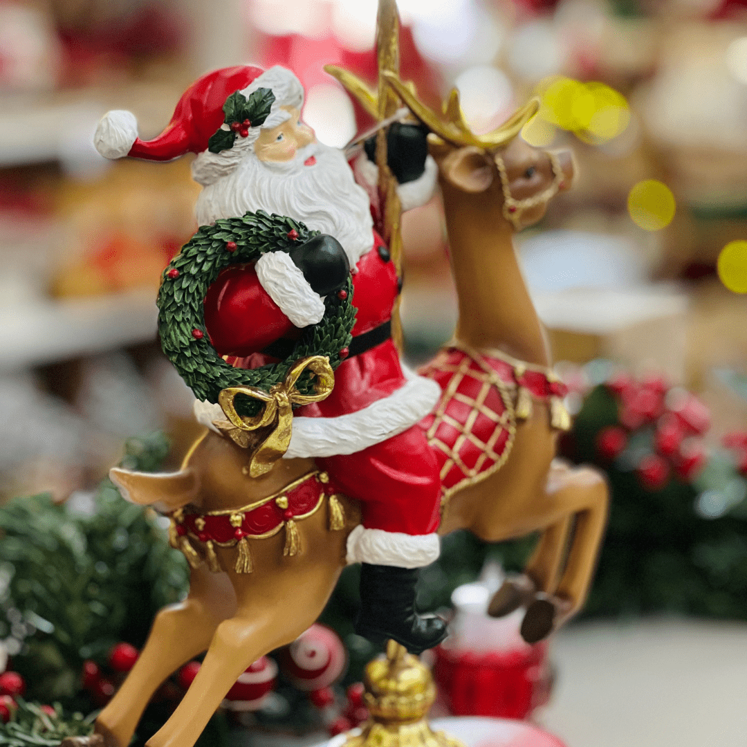 Papai Noel no Carrossel Vermelho de Resina 45,5x28,6cm