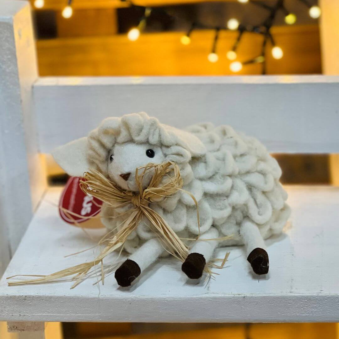 Ovelha Decorativa com Lã em Camadas e Laço - 9 cm