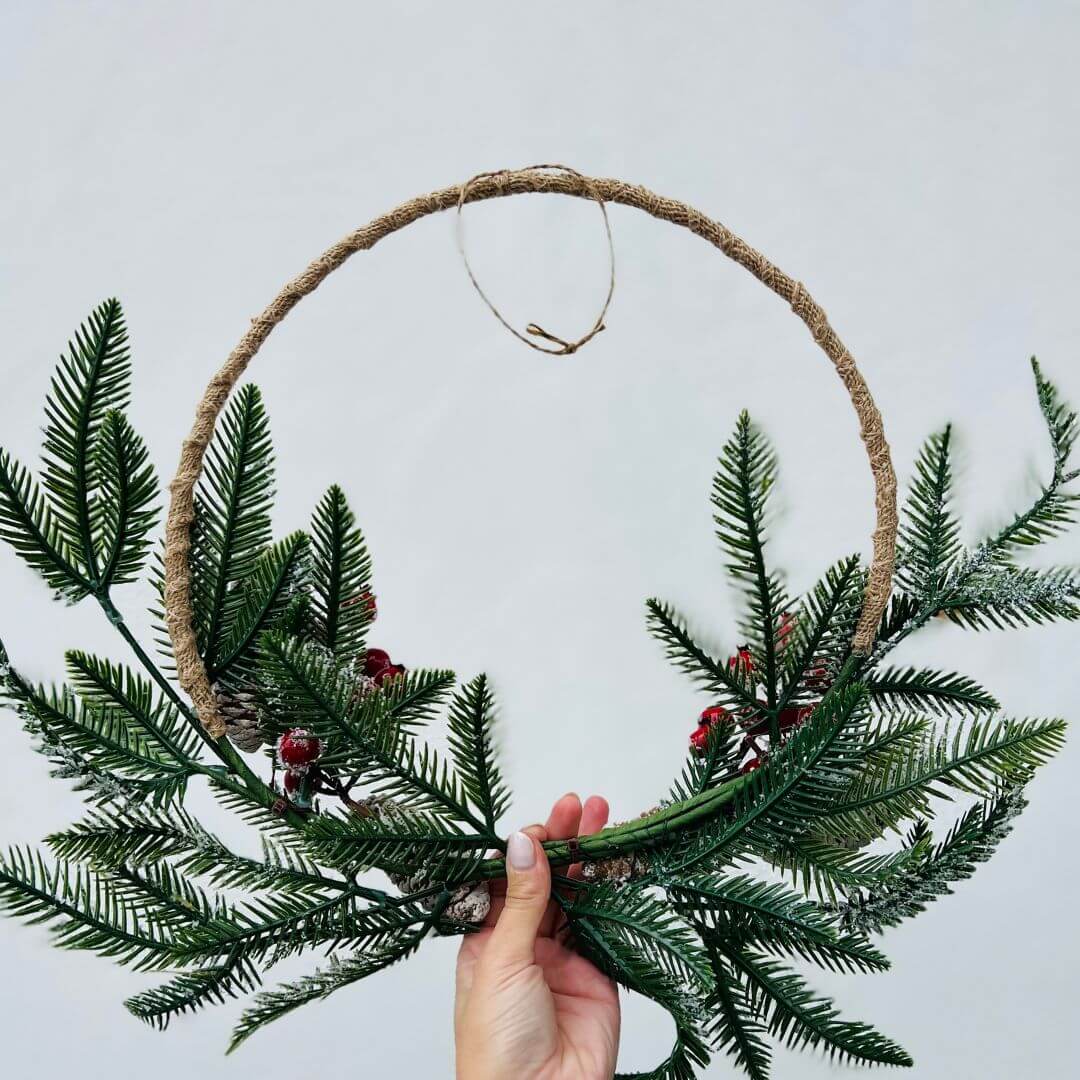 Arco Nevado de Galhos, Pinhas e Berries - 40cm