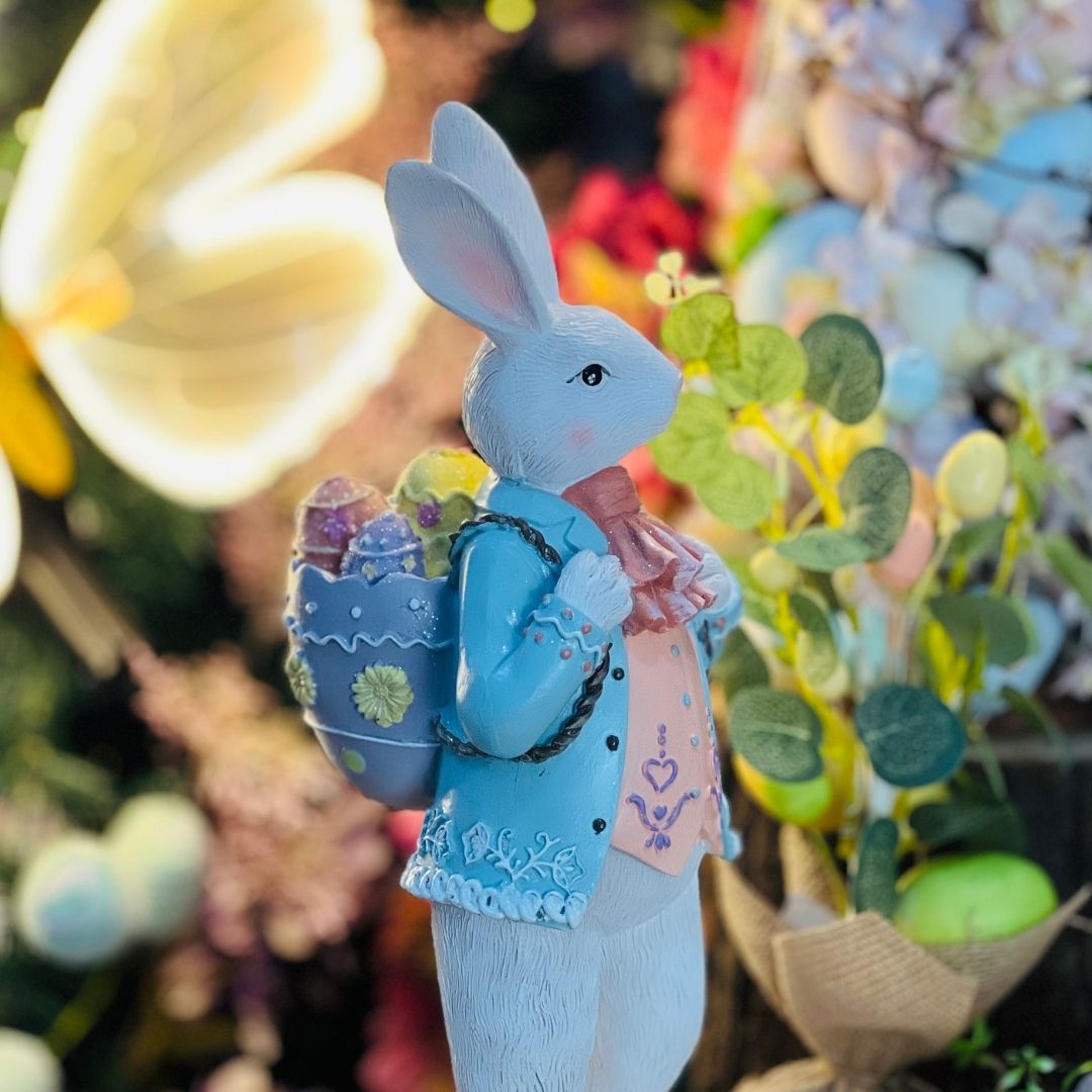 Coelho Decorativo Em Pé Com Bolsa de Ovos - 35cm Resina