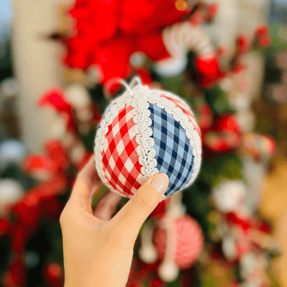 Bola Natalina Xadrez Azul e Vermelho 10cm - 1un