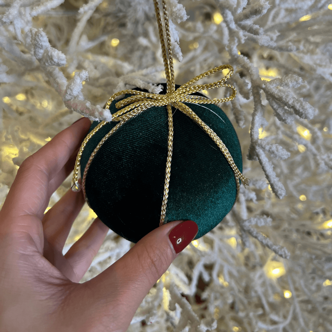 Bolas com Cordão Verde e Dourado – 12cm | 2 Peças