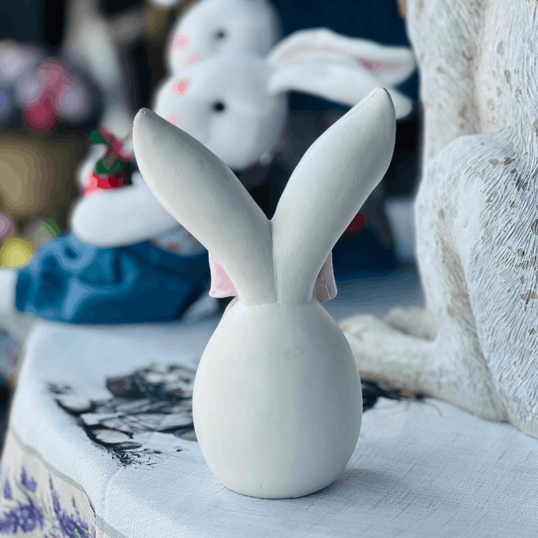 Ovo Com Orelhas de Resina 11,7x7,7x18cm