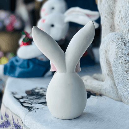 Ovo Com Orelhas de Resina 11,7x7,7x18cm