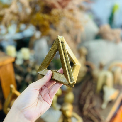 Escultura Triângulo Em Alumínio Pequeno - 12cm
