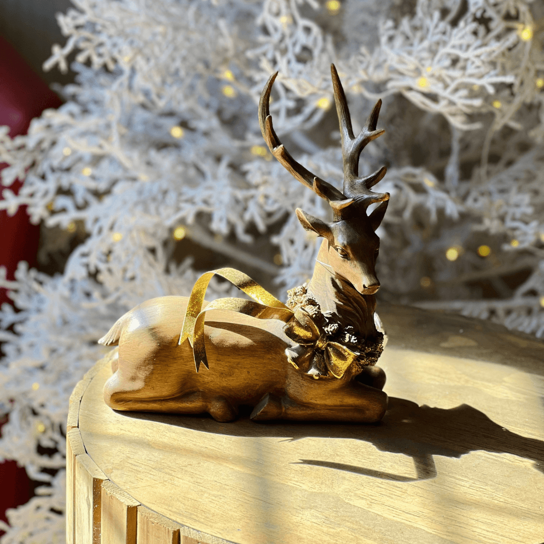 RENA NATALINA DEITADA COM LAÇO DOURADO – 24,5cm