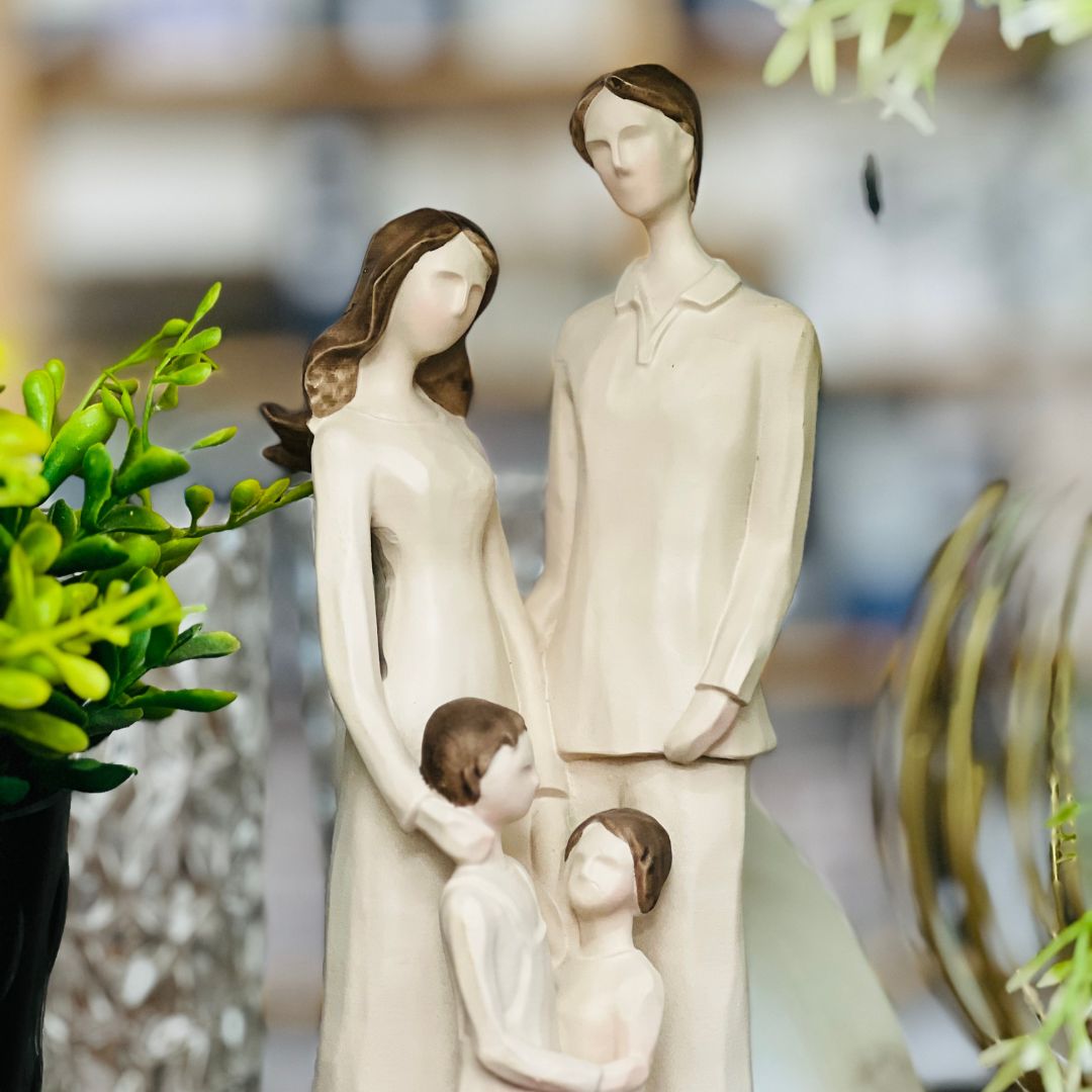 Figura Decorativo Família Com Casal de Crianças - 24cm