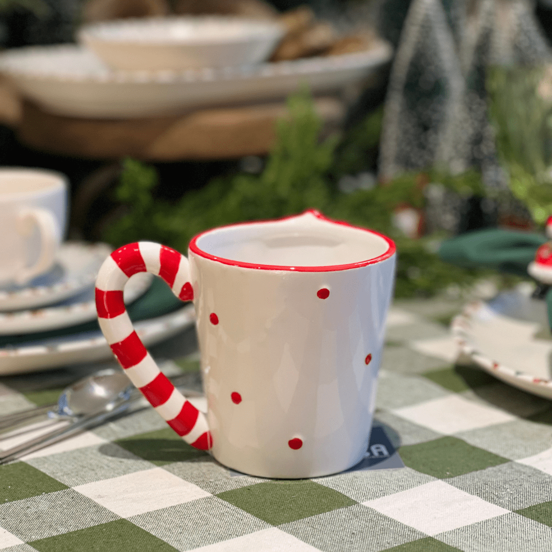 Caneca Natalina de Cerâmica Gingerbread Menina 450ml 13cm