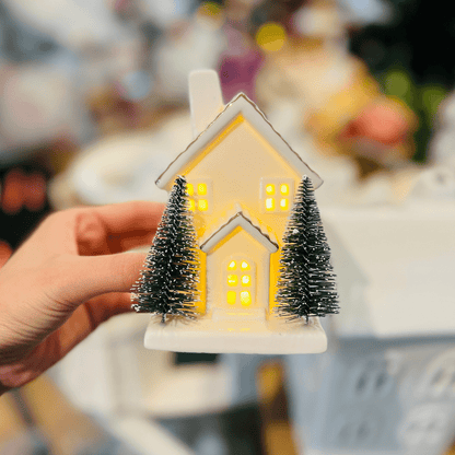 Casinha Decorativa Branca Com Led de Cerâmica 12,6x8,4x9,8cm