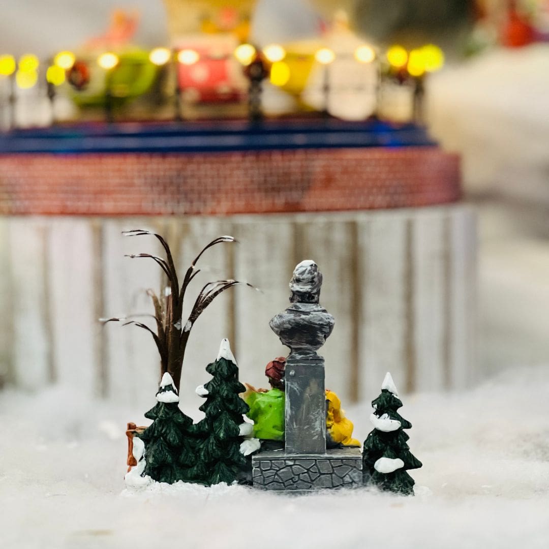 Cenário Natal Casal na Praça 12x11,5x5,5cm