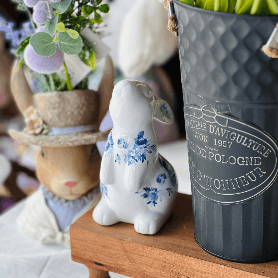 Coelho Florido Branco e Azul de Cerâmica 15cm