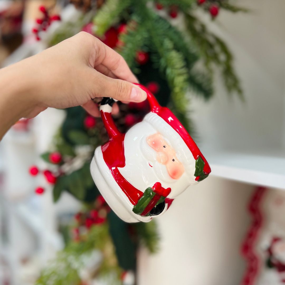 Caneca Papai Noel com Presente de Cerâmica - 12,5x8,5x10cm
