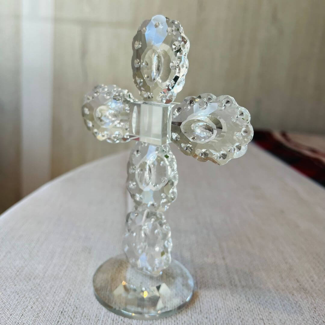 Crucifixo em Cristal Lapidado com Base Sacrum Lux – 15cm
