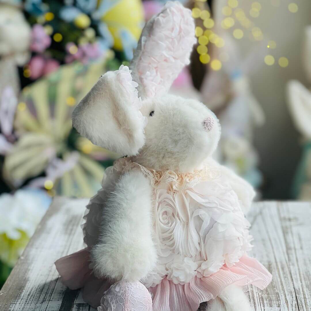 Coelha Pelúcia Roupa de Flores Rosa - 54cm