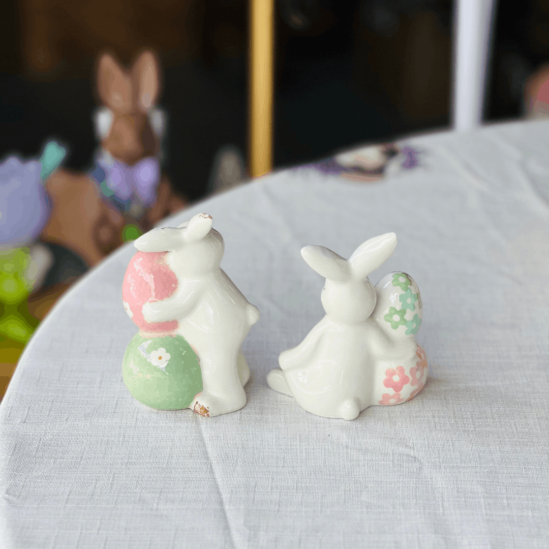 Coelho Com Ovinhos Branco de Cerâmica 10,5cm