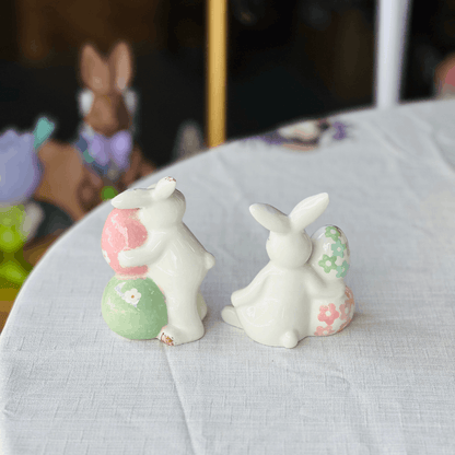 Coelho Com Ovinhos Branco de Cerâmica 10,5cm