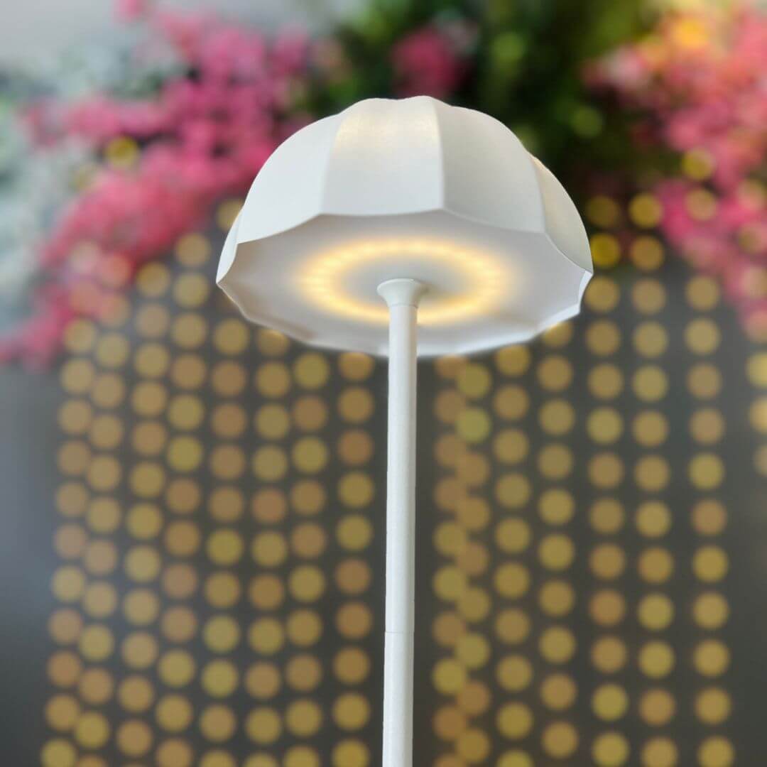 Luminária de Mesa LED USB 3 Tons de Luz Branca – 15 x 15 x 34cm