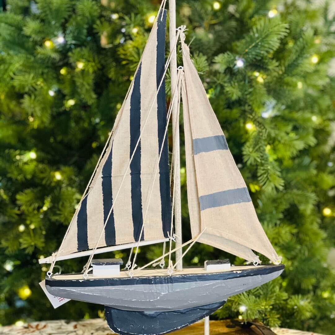Escultura Decorativa em Madeira Barco à Vela – 53cm