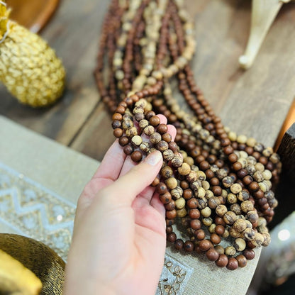 Colar Decorativo Em Madeira em Sementes de Açai - 85cm