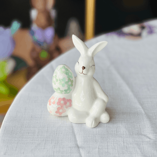 Coelho Com Ovinhos Branco de Cerâmica 10,5cm