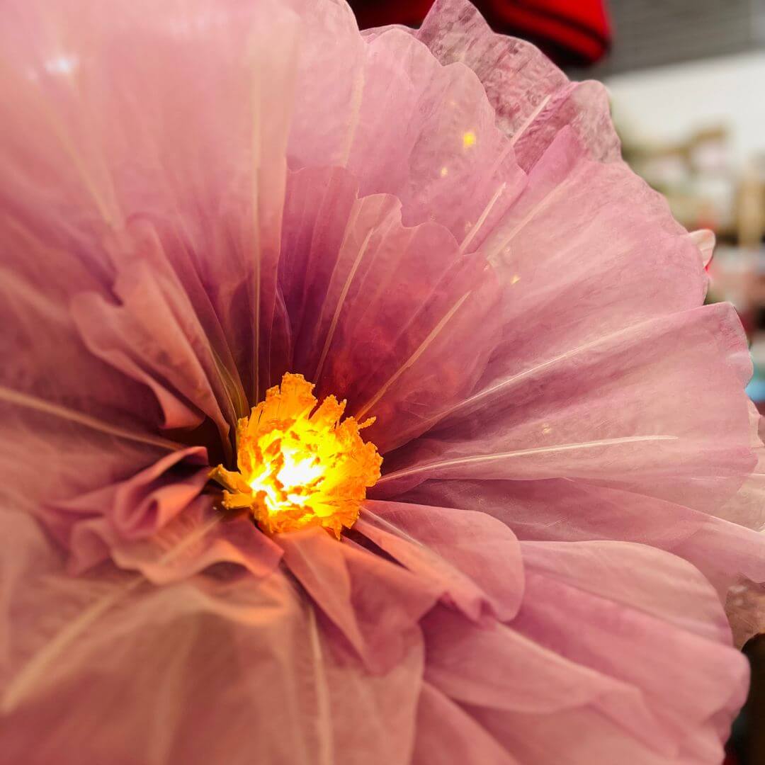 Flor Decorativa de Organza com LED Bivolt Lilás – 1,7m