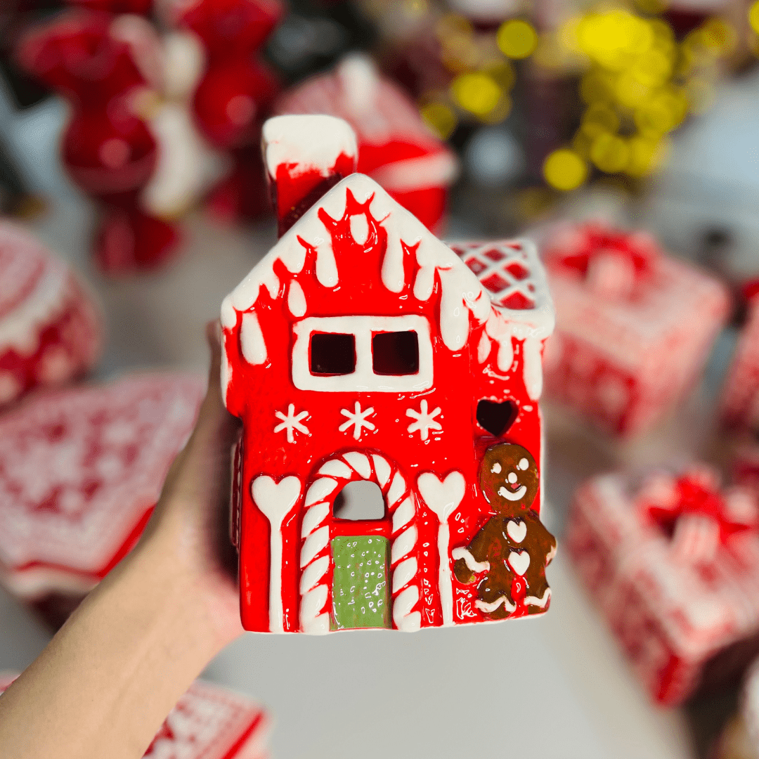 Casa Natalina Com Gingerbread Vermelho e Branco de Cerâmica 12x10x18cm