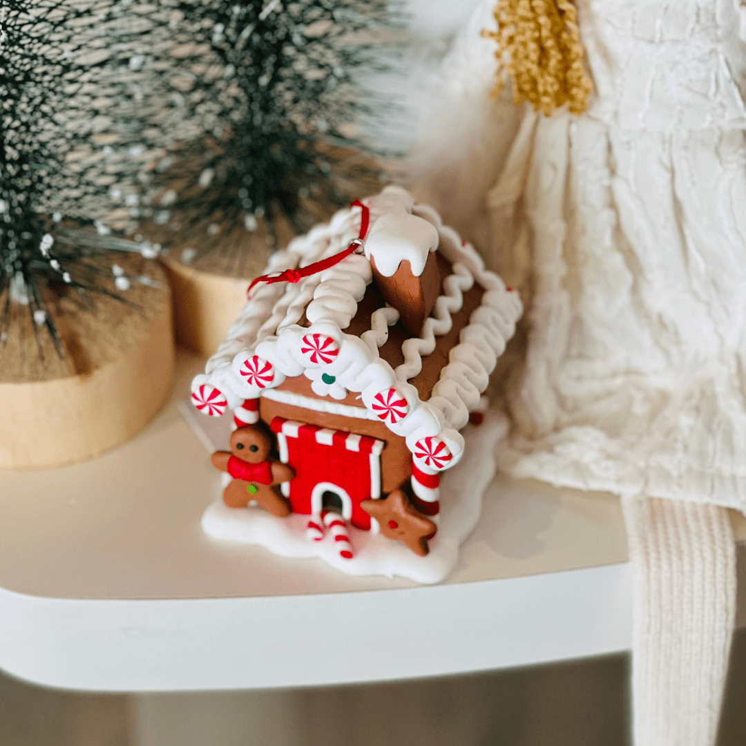 Casinha Gingerbread para Pendurar de Resina 8x7cm